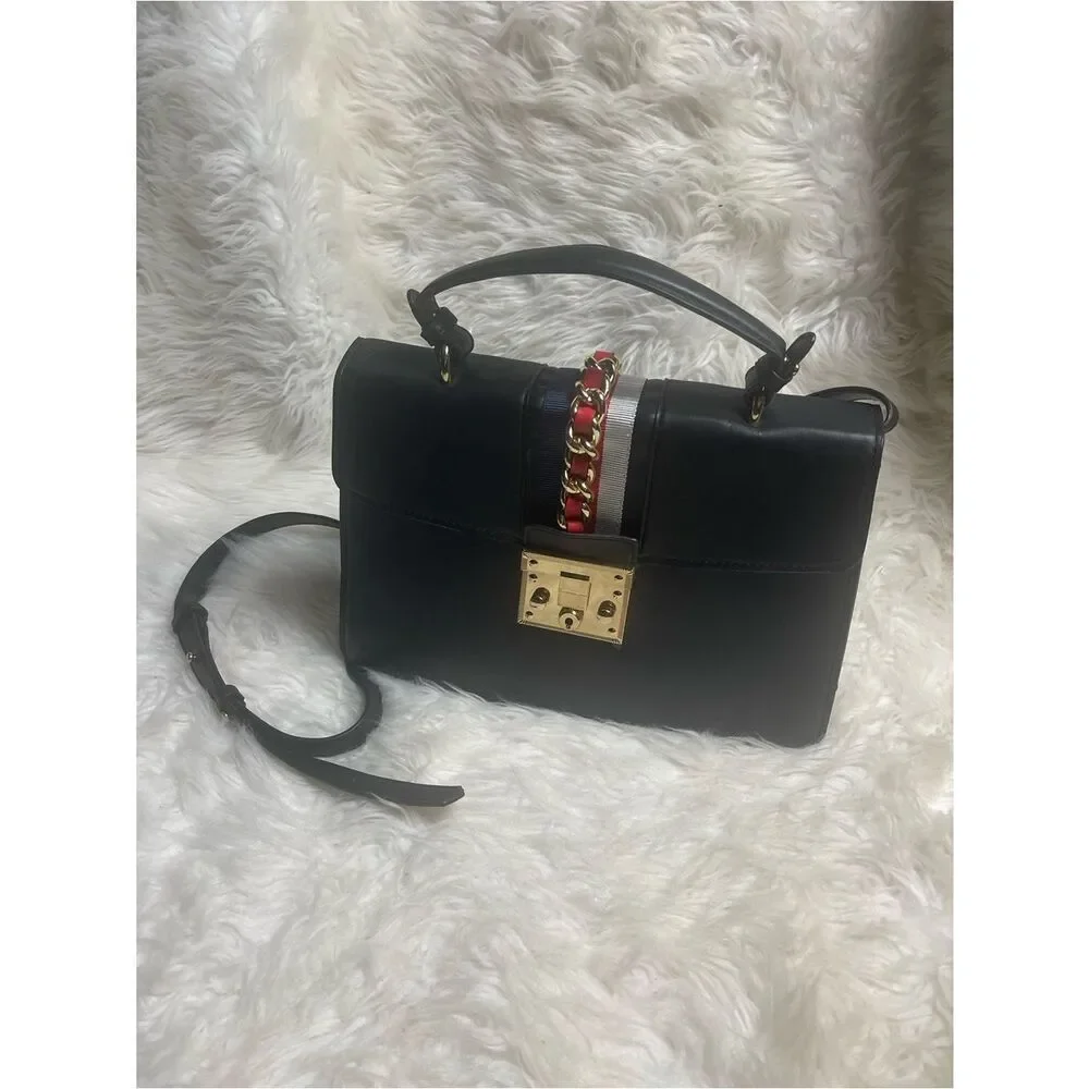 Steve Madden Black Synthetic Top-Handle/shoulder bag Gold Lock Red Chain Accent